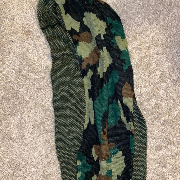 Scarves - Picture 2 of 4